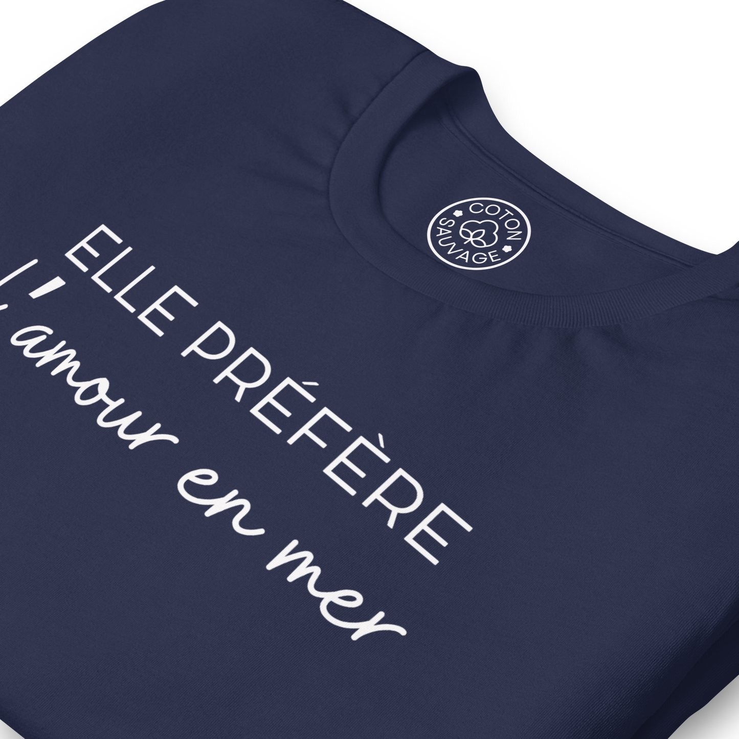 ELLE PRÉFÈRE L'AMOUR EN MER