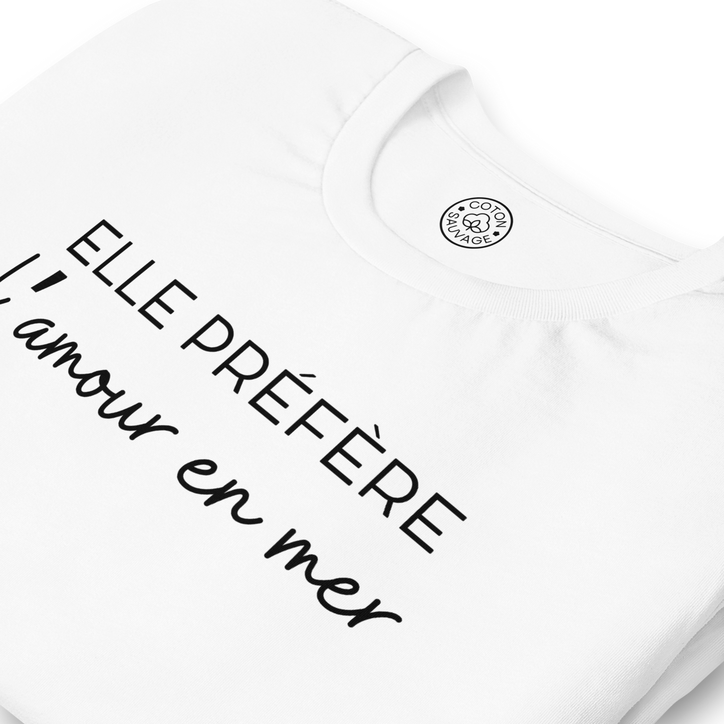 ELLE PRÉFÈRE L'AMOUR EN MER